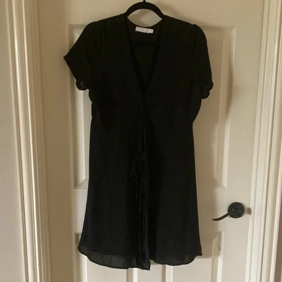 Lush Black Wrap Dress Midi Size Large V-Neck Flow Knee Length LBD Like New - Picture 3 of 12